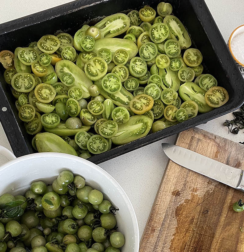 PLUM SMOKED GREEN TOMATO CHUTNEY | Hot Smoked